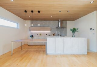 憧れのキッチンと光が降り注ぐリビングが織りなす洗練された住まい