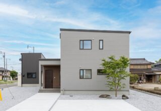 家族の時間を大切にする、機能美あふれる家🏠